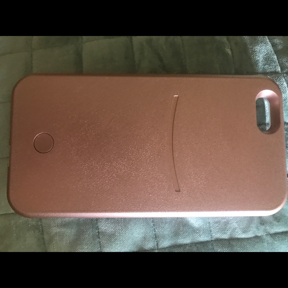 Iphone 6 case with light perfect for you pictures!